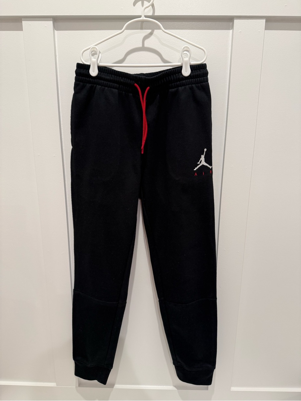 Boys Jordan brand black athletic joggers in very good condition, size large